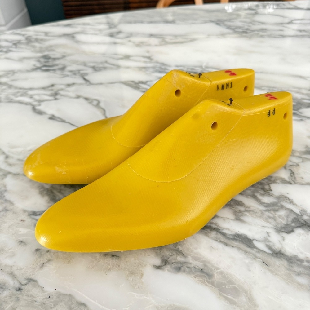 Mens Shoe Last, Size 44, Yellow